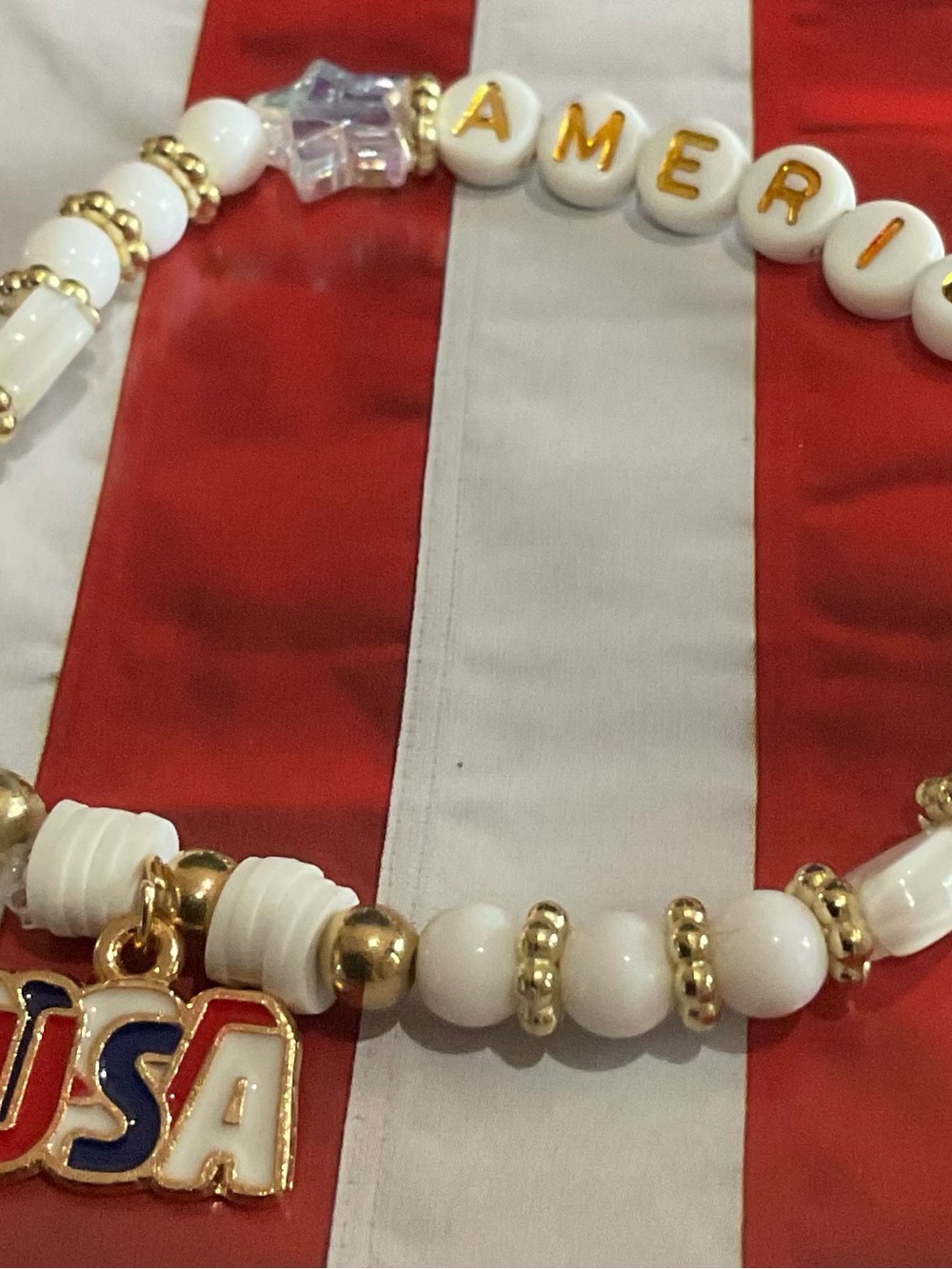 Lulu's White and Gold 'USA' Beaded Charm Bracelet